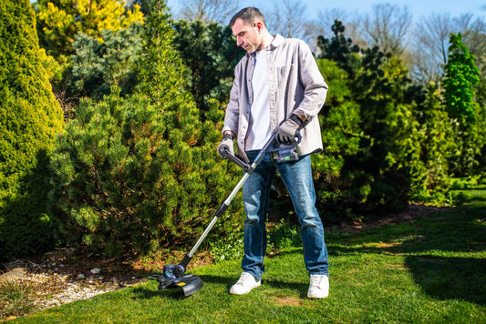 Przycinanie trawy wokół drzewek, schodów czy krawężników 