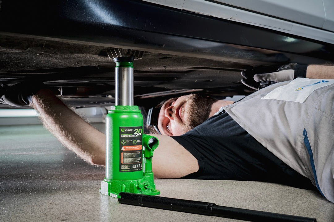 Podnośnik służący do podtrzymywania samochodu podczas naprawy - W22014