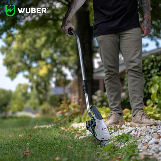 Przycinanie obrzeży trawnika z pomocą przedłużki do nożyc