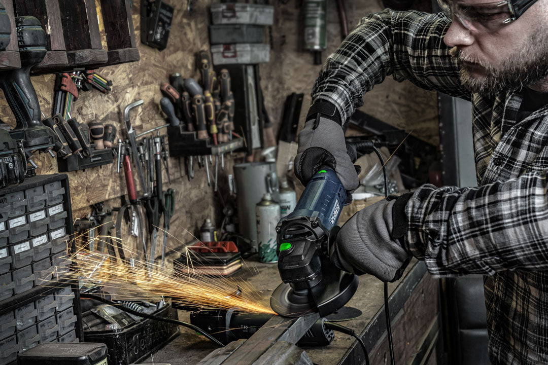 Szlifowanie metalowych powierzchni szlifierką W27474