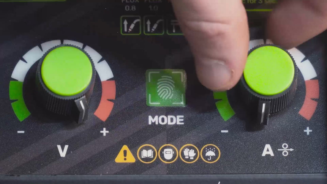 Pokrętła ustawienia prądu i napięcia w spawarce W19001